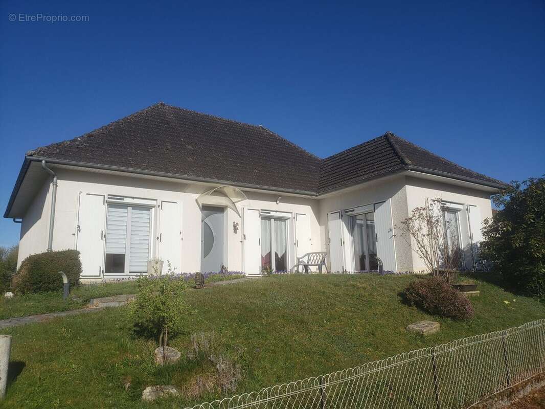 Maison à PEYRAT-LE-CHATEAU