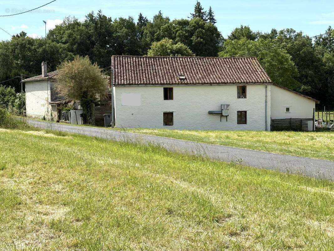 Maison à COMBIERS