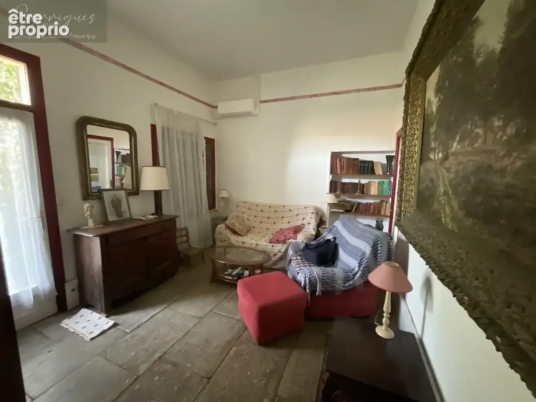 Le Cailar, maison de village à restaurer avec dépendances. - photo 3