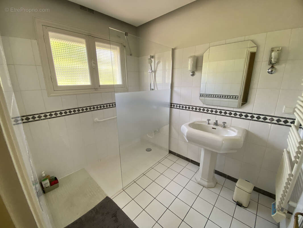 Maison indépendante T5 de 141 m2 sur parcelle de 1650 m2 à Saint Léonard - photo 16