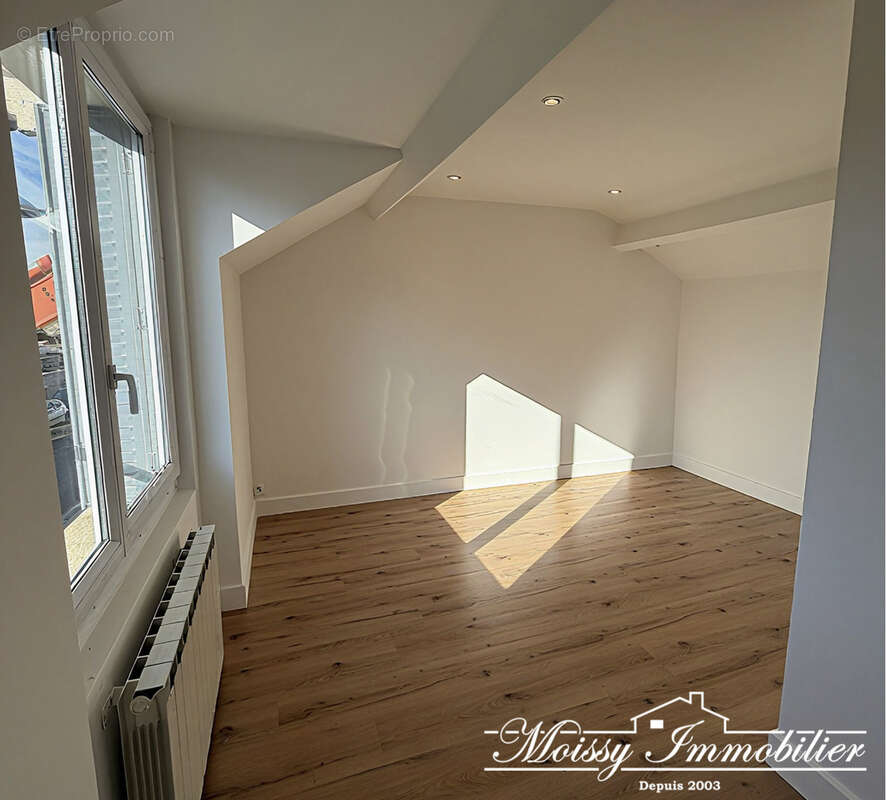 Appartement à MOISSY-CRAMAYEL