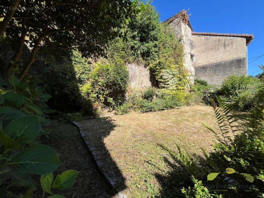 Maison à SAINT-LEONARD-DE-NOBLAT