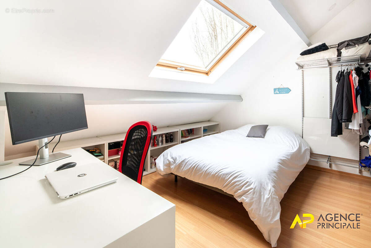 Maison à LA GARENNE-COLOMBES