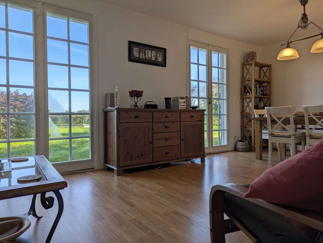 Maison à AZAT-LE-RIS