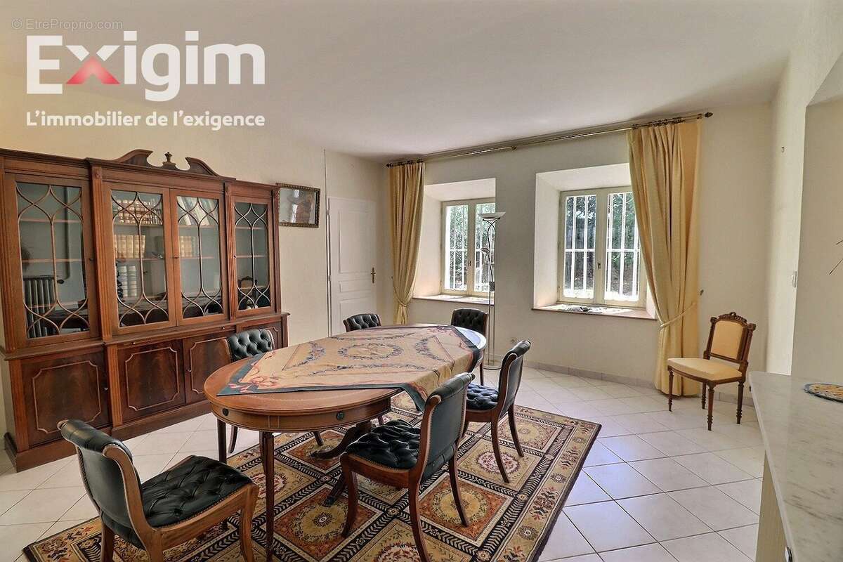 Maison à CHANOS-CURSON