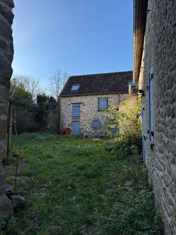 BELLE OPPORTUNITE ! Maison en pierre de 165m², pleine de charme, 4 chambres, Cour intérieure de 379m² 93 000 € - photo 47