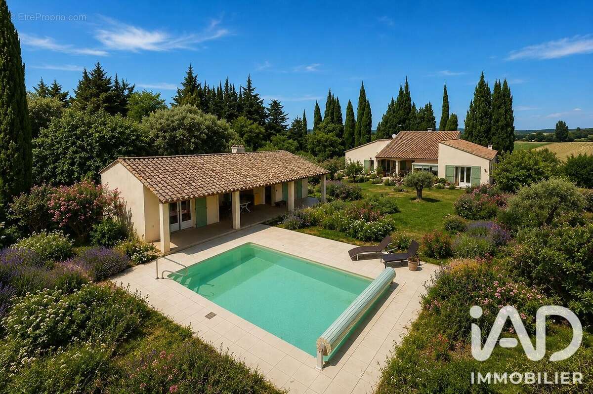 Maison 188 m² à Fontvieille  - photo 2