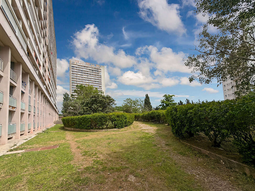 A vendre - Appartement T3 avec Balcon au calme absolu  et Vue Colline ? Parc Sévigné, Marseille 13009 - photo 13