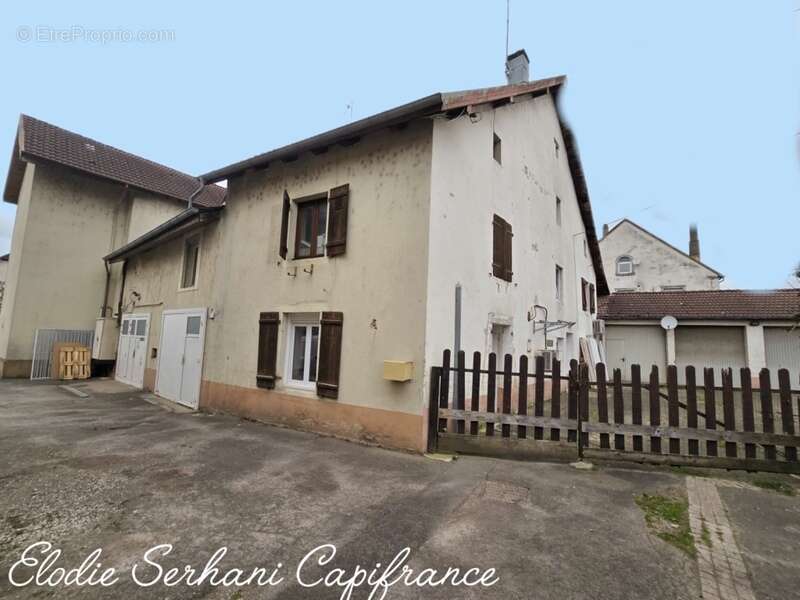 Appartement à COLOMBIER-FONTAINE