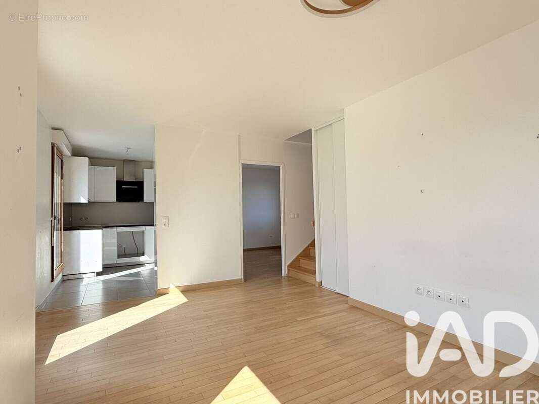 Photo 3 - Appartement à BUSSY-SAINT-GEORGES