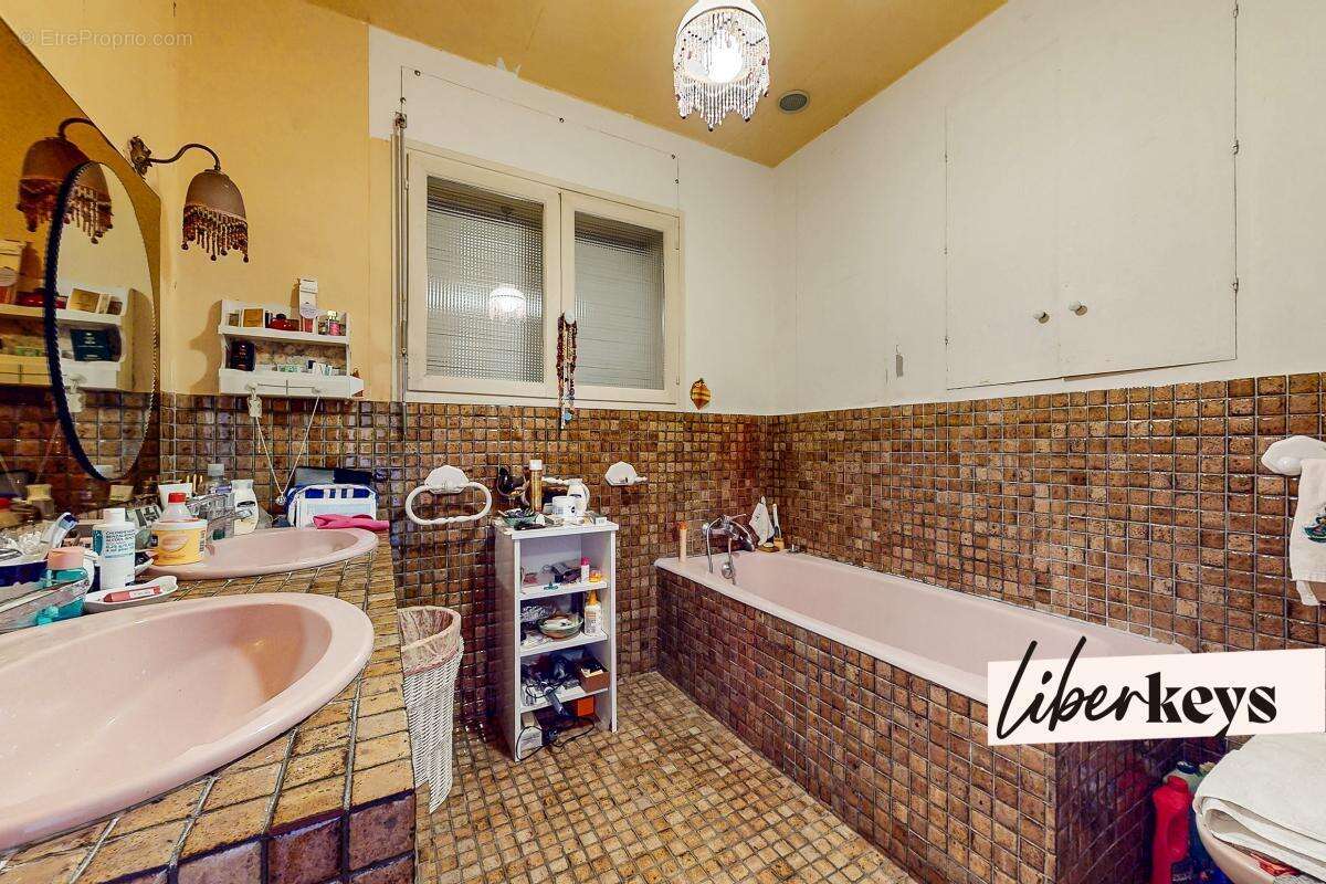EYBENS – Maison familiale de 120 m² sur 1 070 m² de terrain, sous-sol complet et combles aménageables - photo 9
