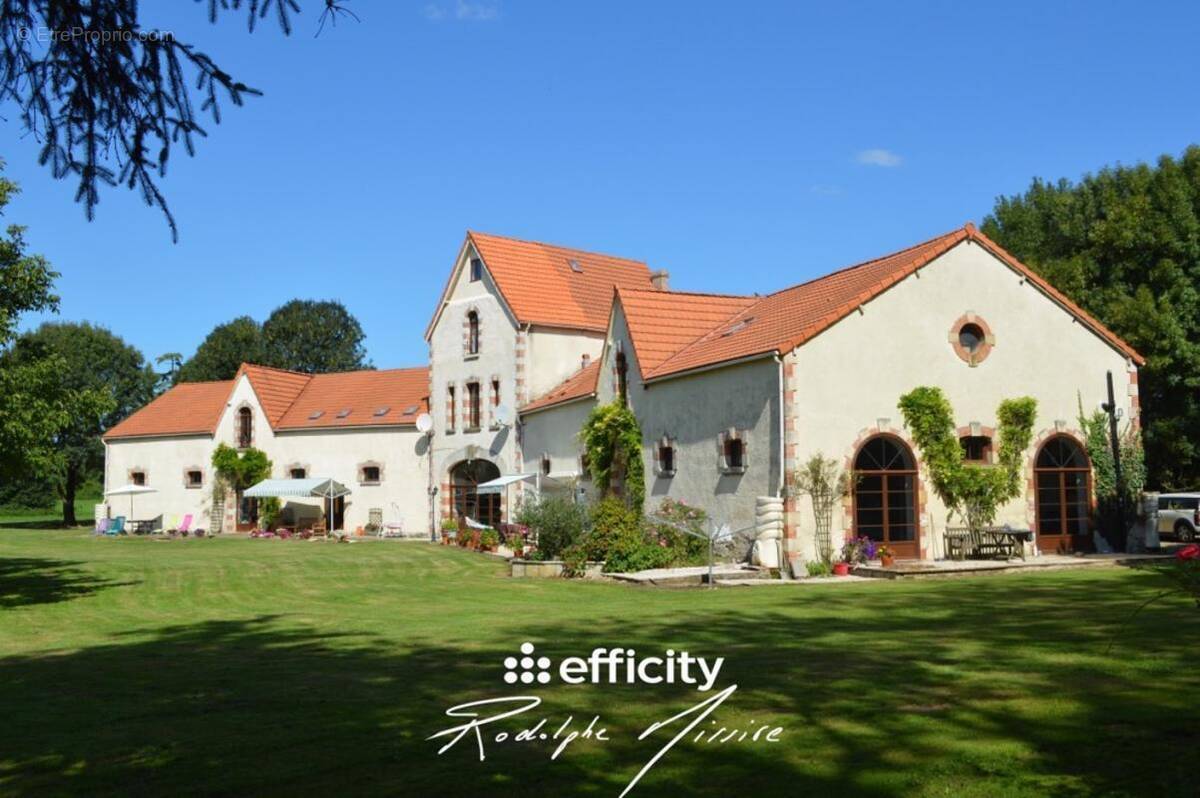 Maison à COULONGES-SUR-L&#039;AUTIZE