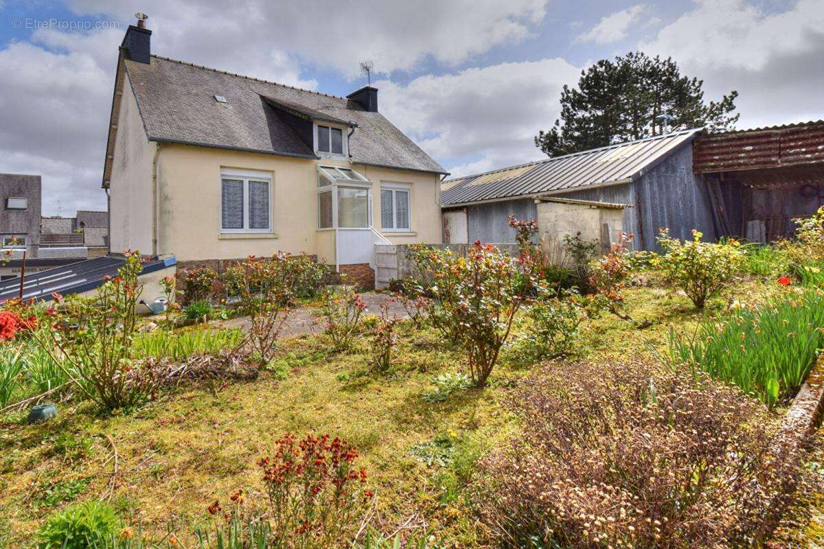 Maison à PLOUMAGOAR