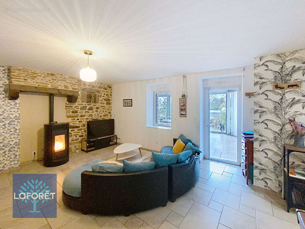 Maison à SAINT-CHRISTOPHE-DES-BOIS