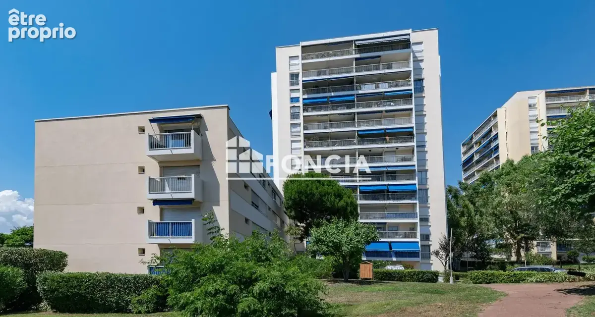Nice corniche fleurie dans residence securise avec piscine et jardins, 4 pieces vue mer, cave poss. garage en sup - photo 2