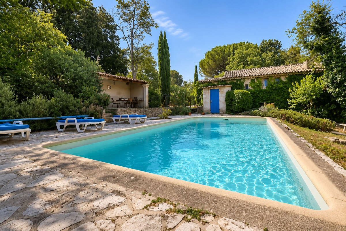 Cucuron   Authentique mas de 126 m2 en campagne avec piscine et vue sur les vignes - photo 5