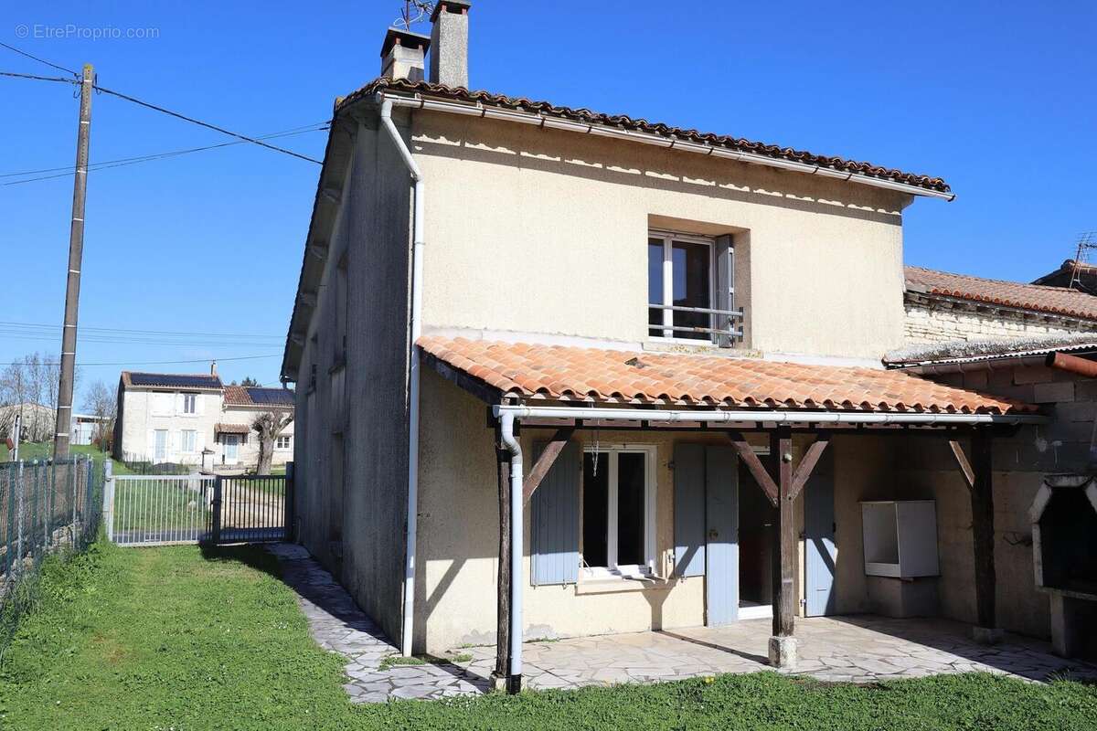 Maison 98 m² à Loubille  - photo 2