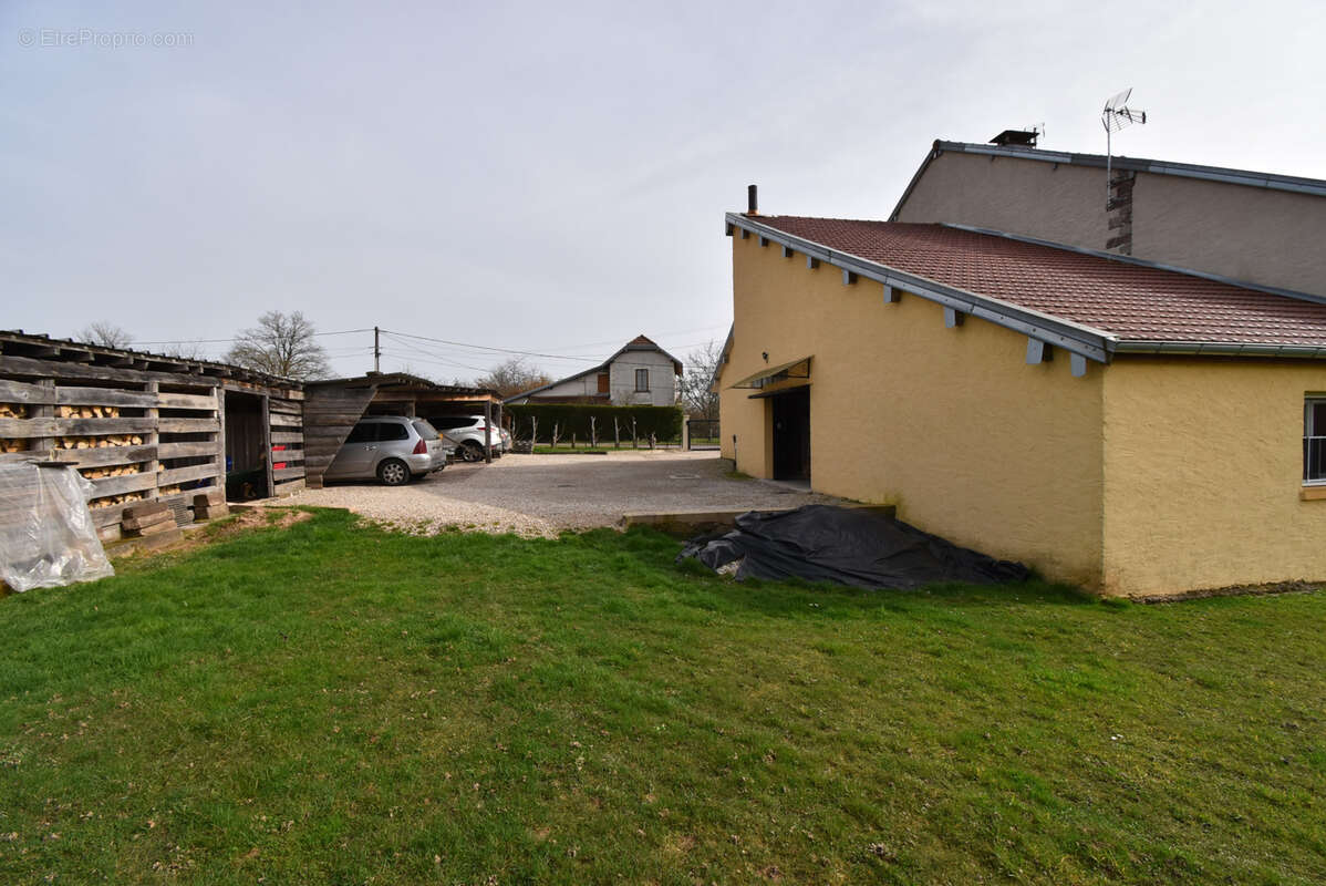 Maison à FLEUREY-LES-SAINT-LOUP