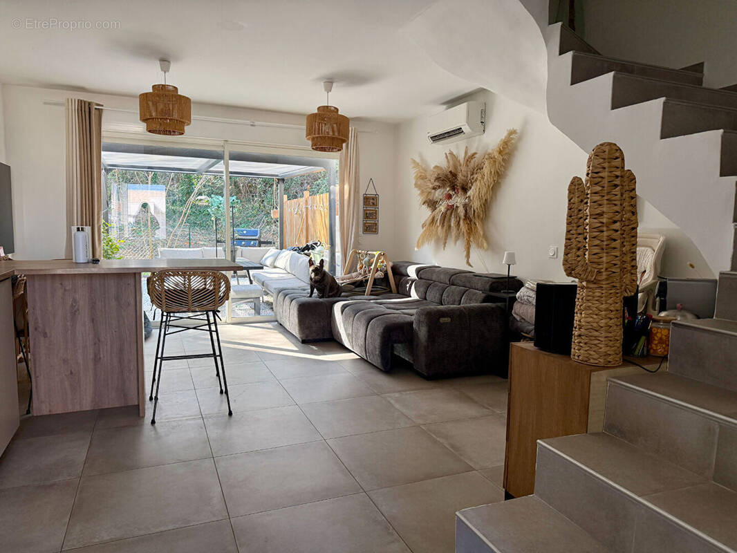 Maison à LA ROQUE-D'ANTHERON