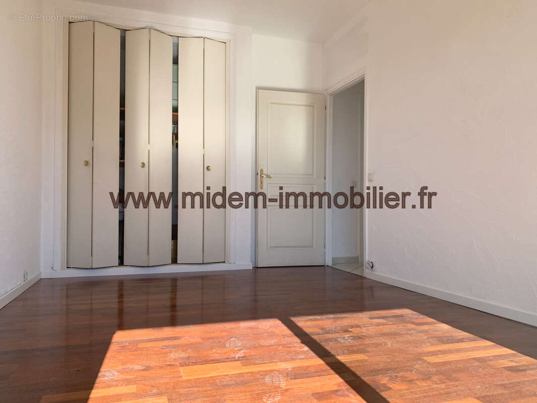 Corniche Fleurie - Dufy, 3 pièces 82 m2 + terrasse 41 m2 large vue mer, cave, possibilité garage à 405000 euro - photo 9