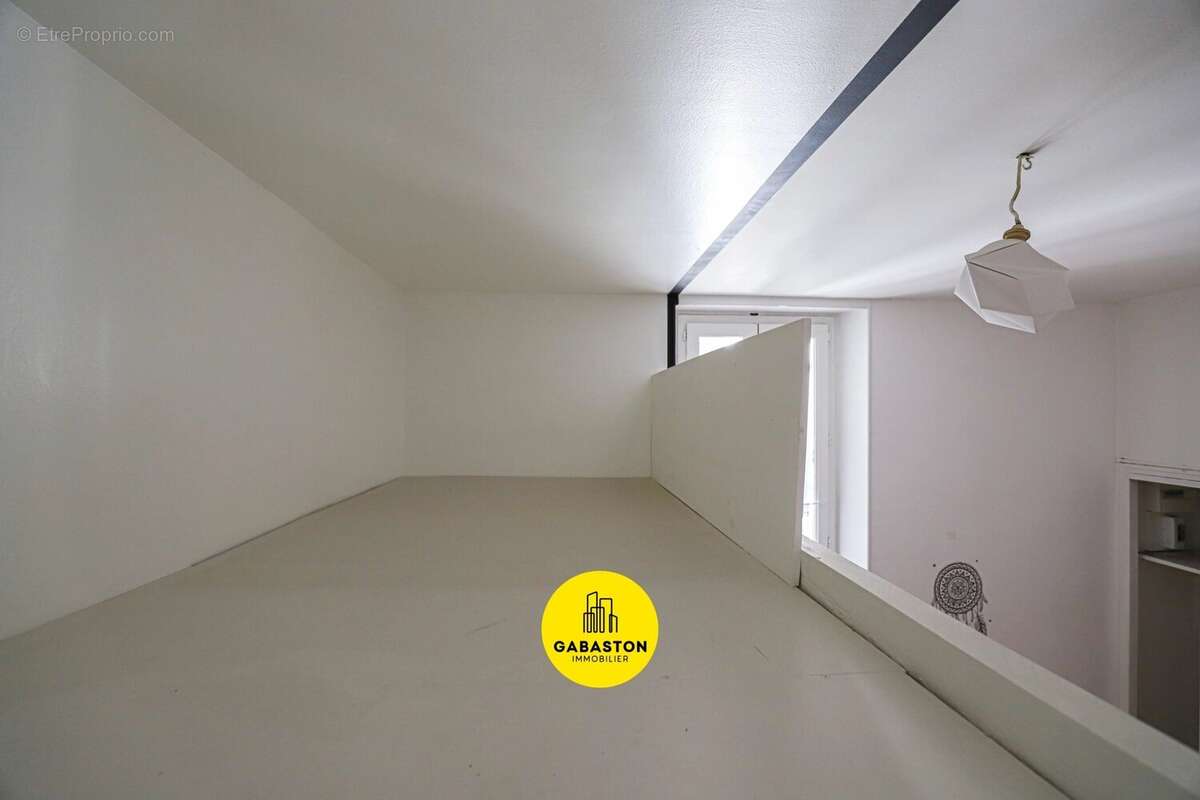 Appartement à MARSEILLE-4E