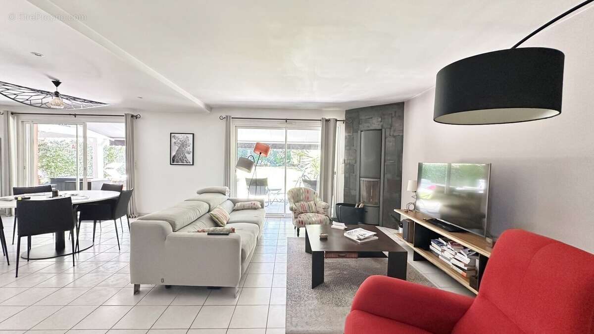 CAPBRETON  Quartier Les Vignes  Villa contemporaine avec piscine, grand jardin et dépendance - photo 6