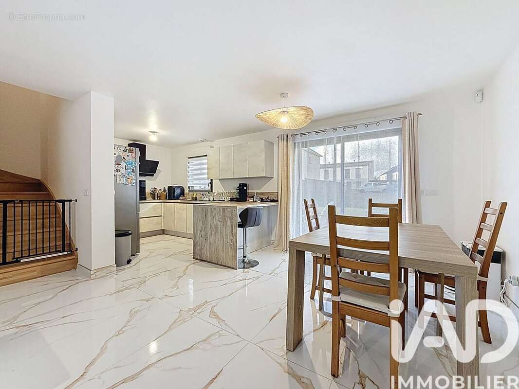 Photo 2 - Maison à BRUYERES-LE-CHATEL