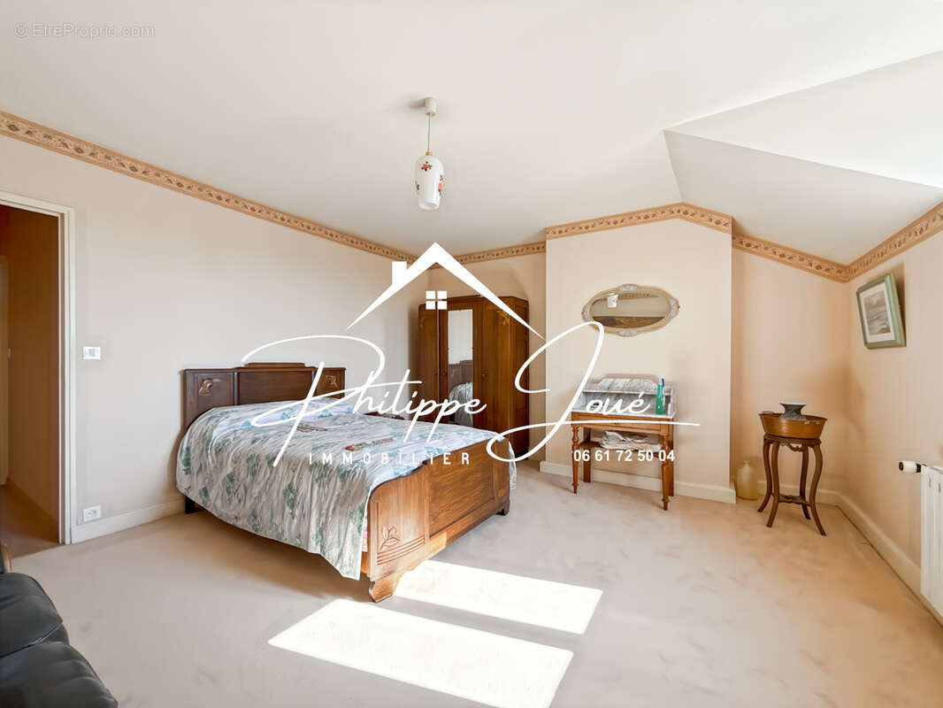 Maison à RACINES