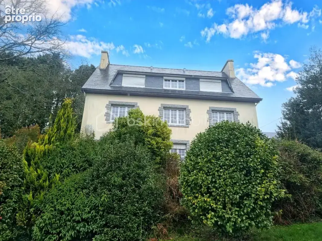 ELLIANT – Immeuble proche centre – Immeuble de 270m2 sur près de 3000m2 de terrain - photo 3