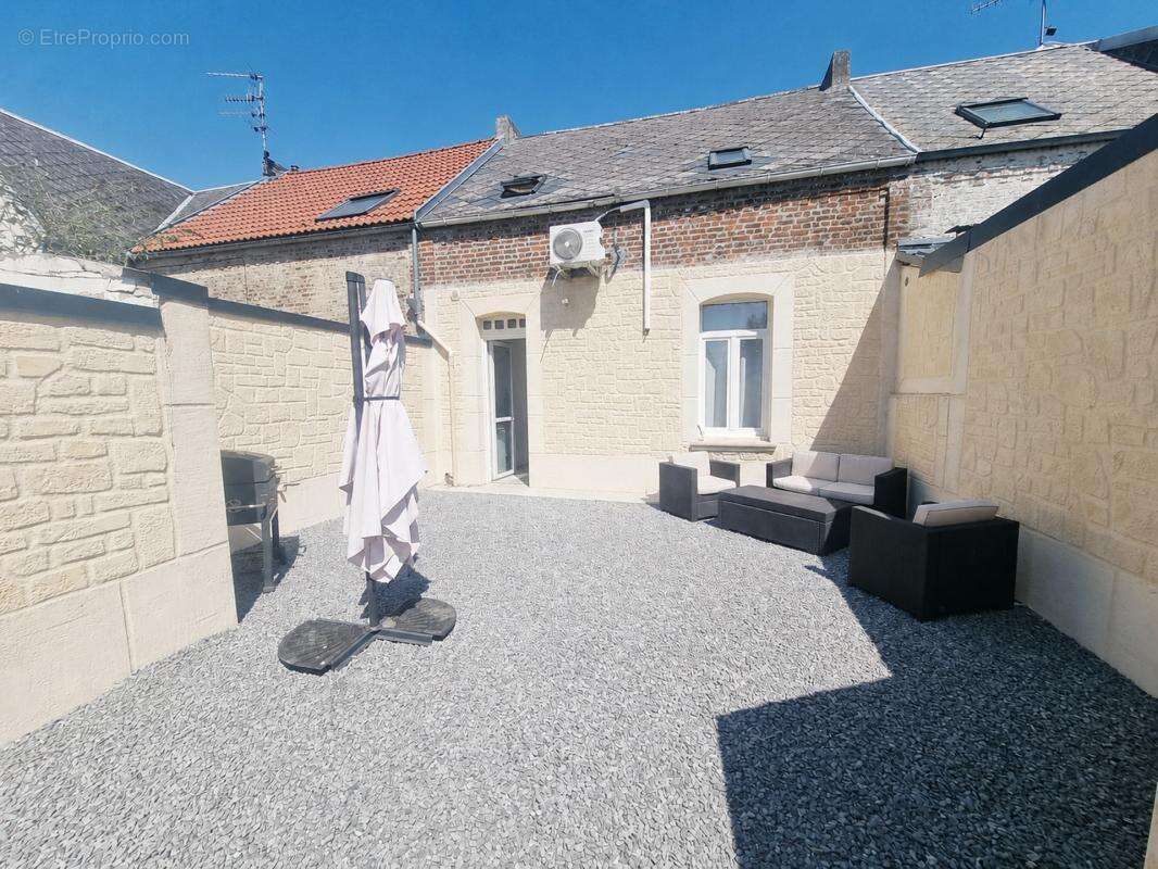 Maison de ville entièrement rénovée, 2 chambres, cour - photo 13