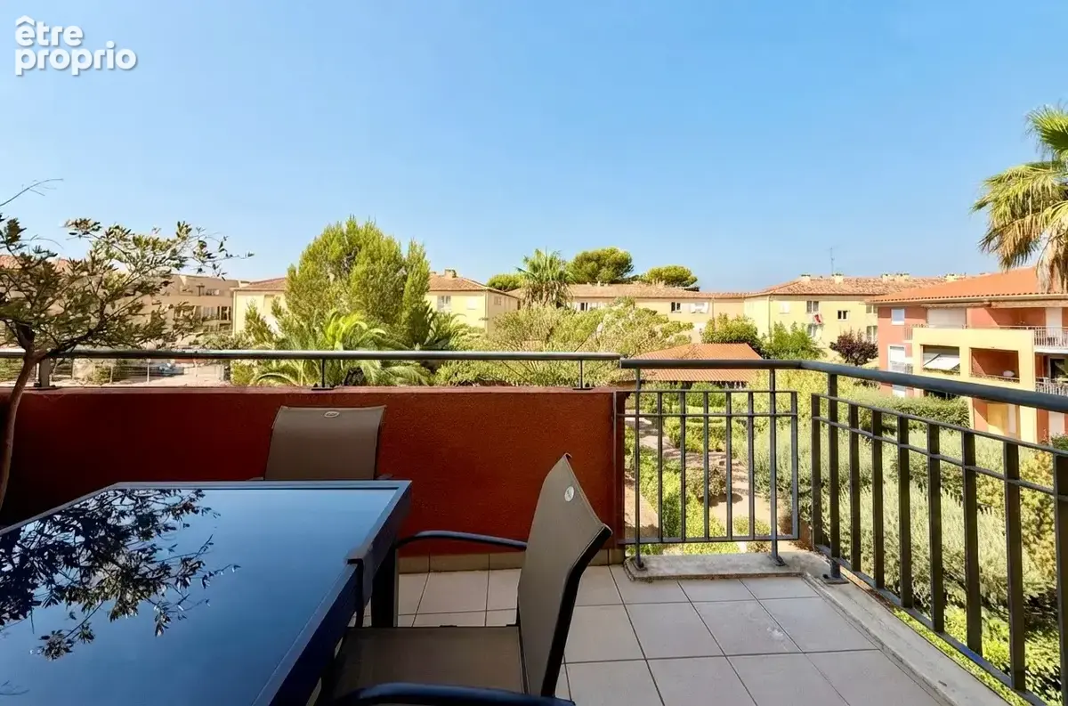 Fréjus, Centre-ville   Superbe appartement 3/4 pièces de 72 m2 dernier étage avec parking privatif et cave - photo 2