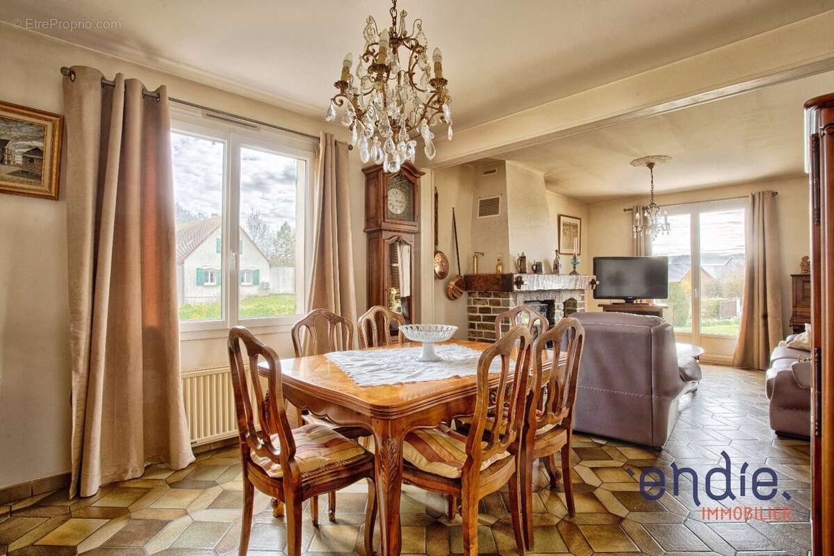 Maison à MEZIDON-CANON