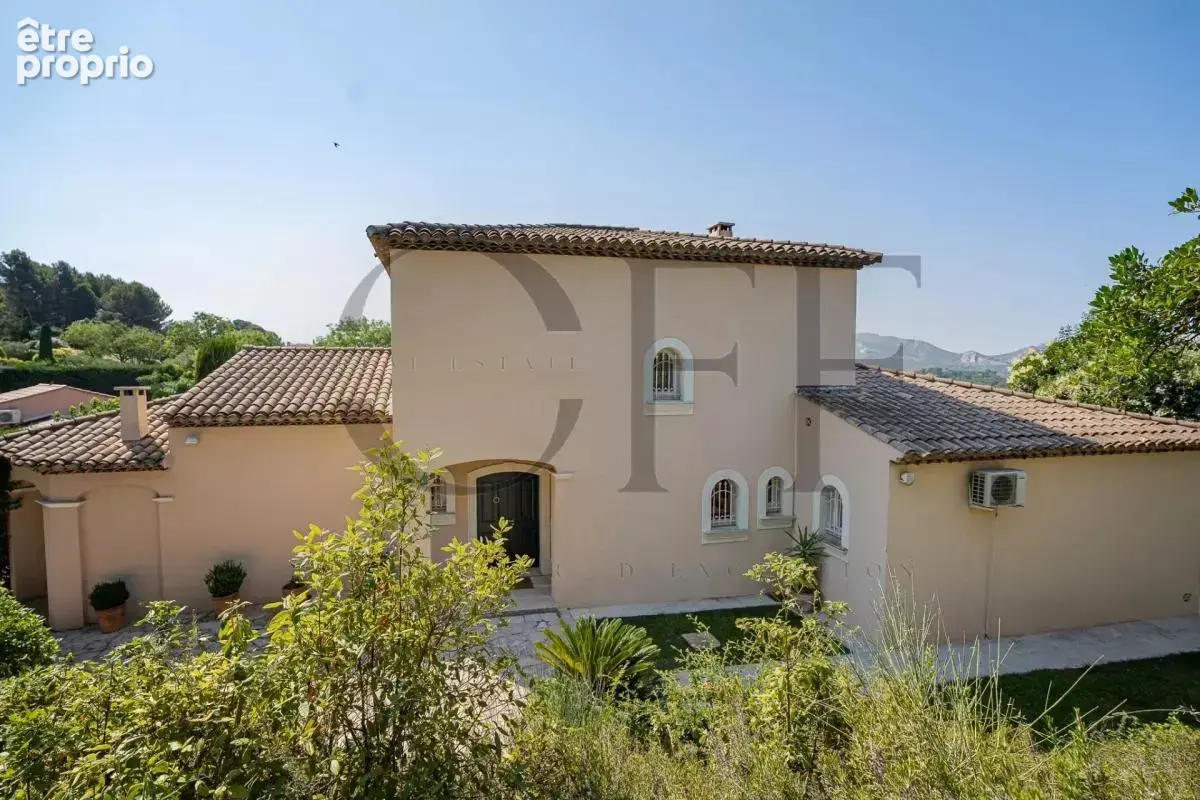 MARSEILLE 12ᵉ Vue mer • Domaine privé • Villa d'exception • Piscine • 220 m² - photo 2