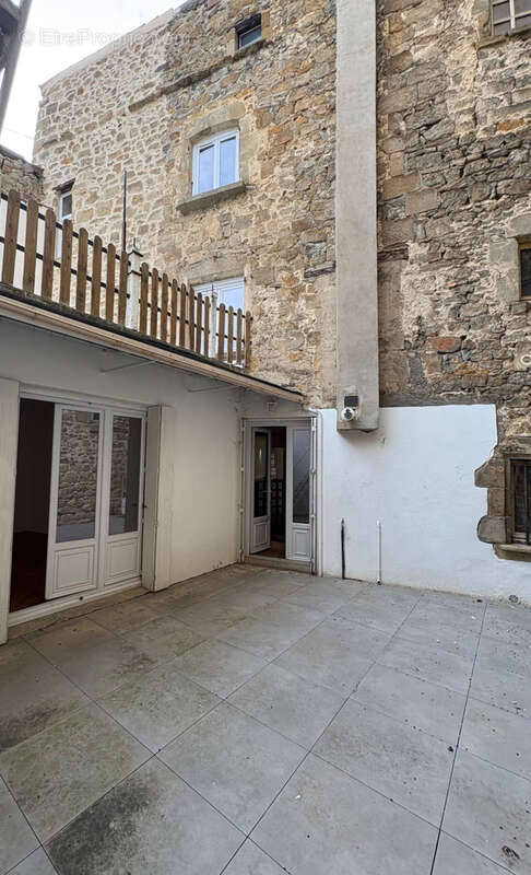 Maison à VIC-LE-COMTE