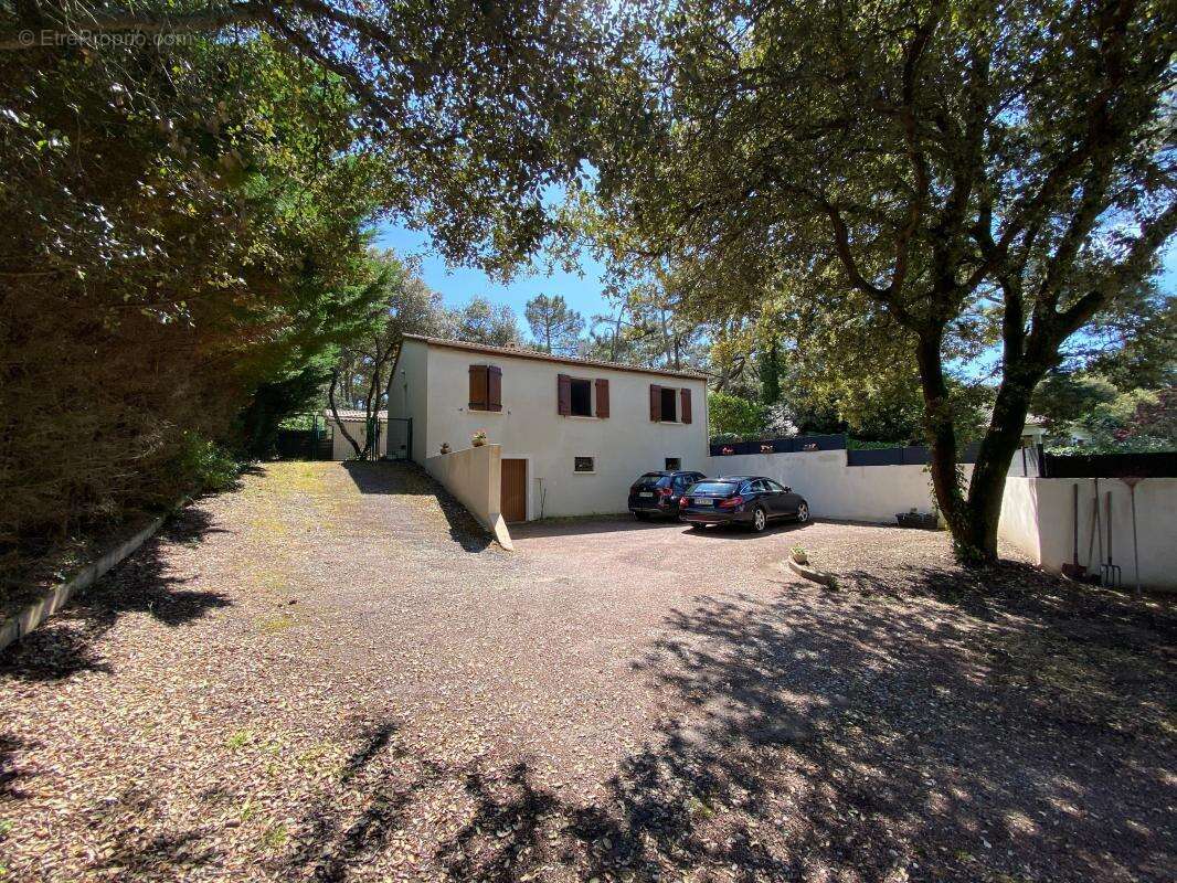 Maison à LES MATHES