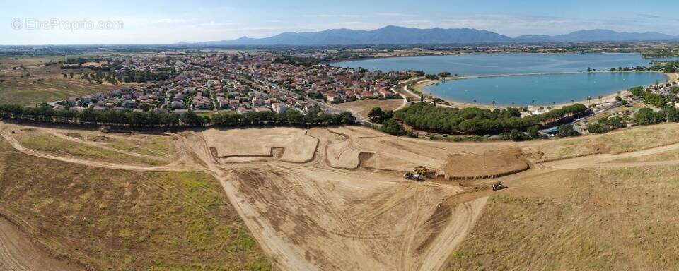 Terrain à VILLENEUVE-DE-LA-RAHO