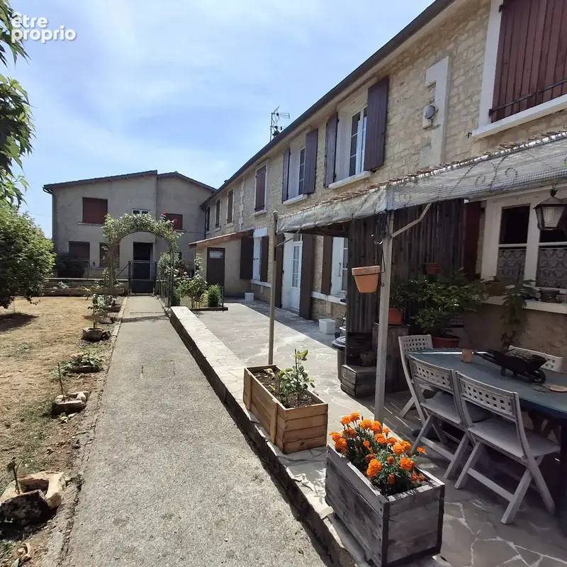 Photo Maison à Aunac au prix de 153 700€