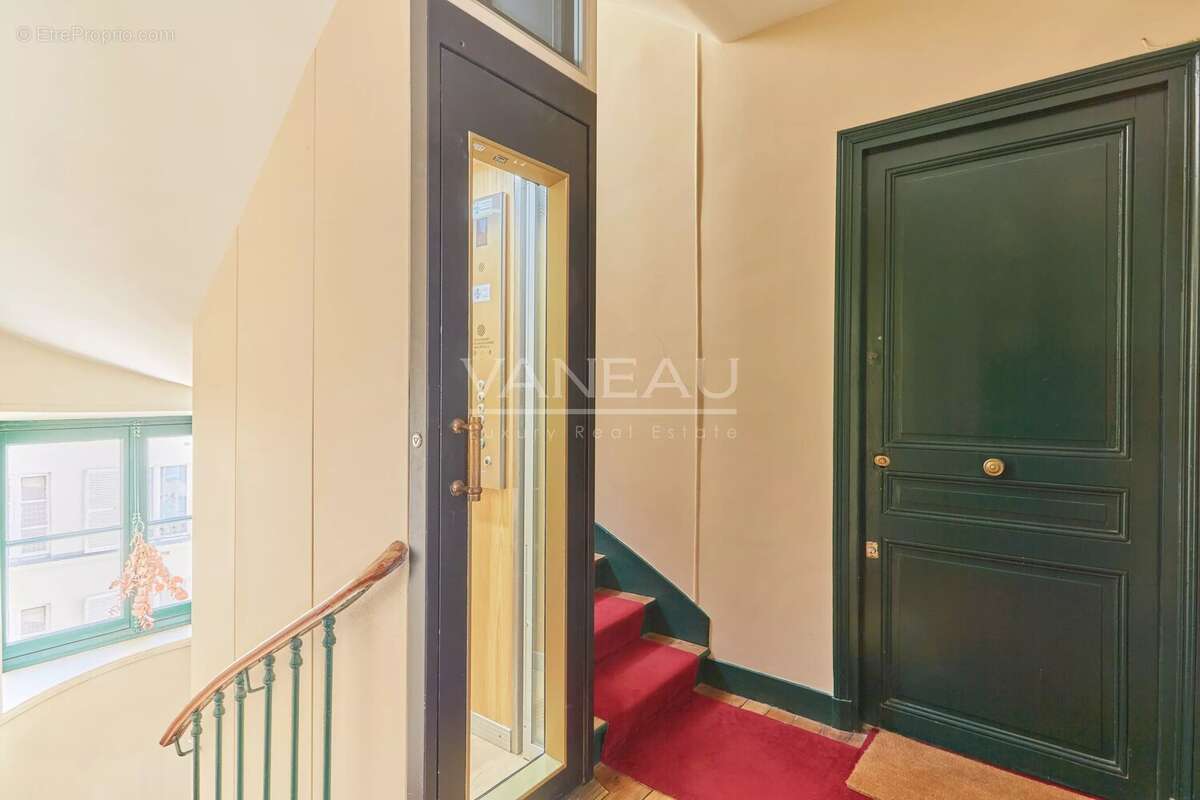 Appartement à PARIS-17E