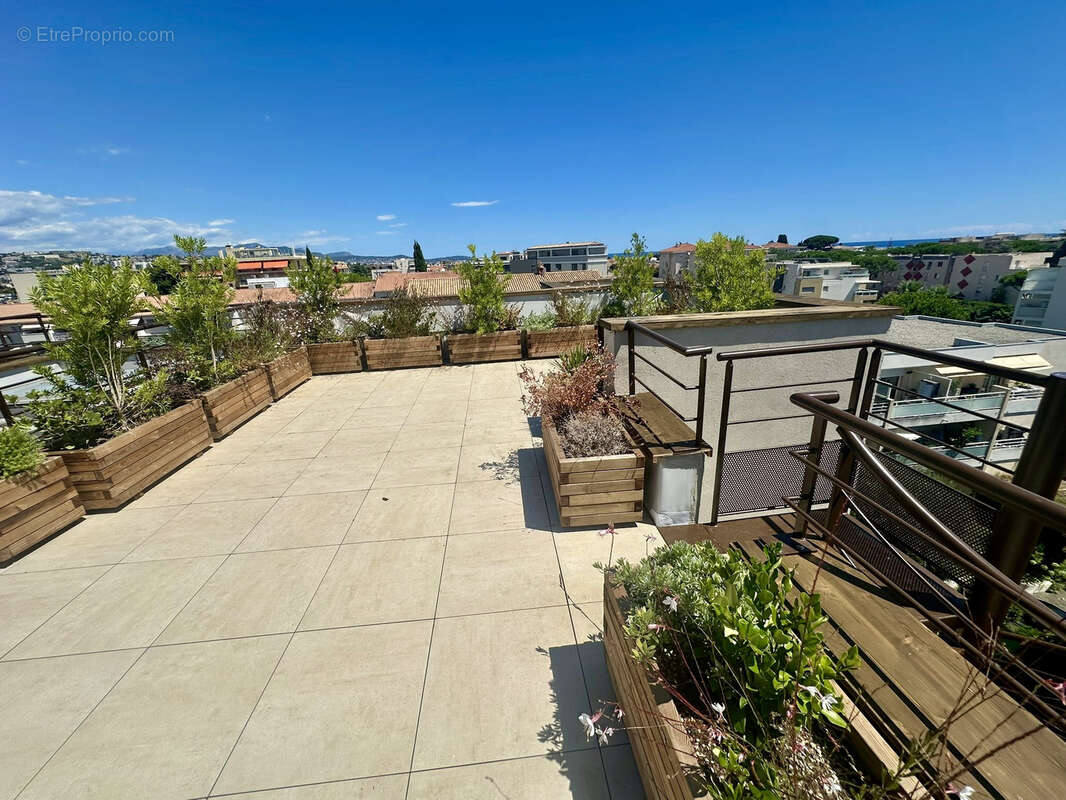 Appartement à SAINT-LAURENT-DU-VAR