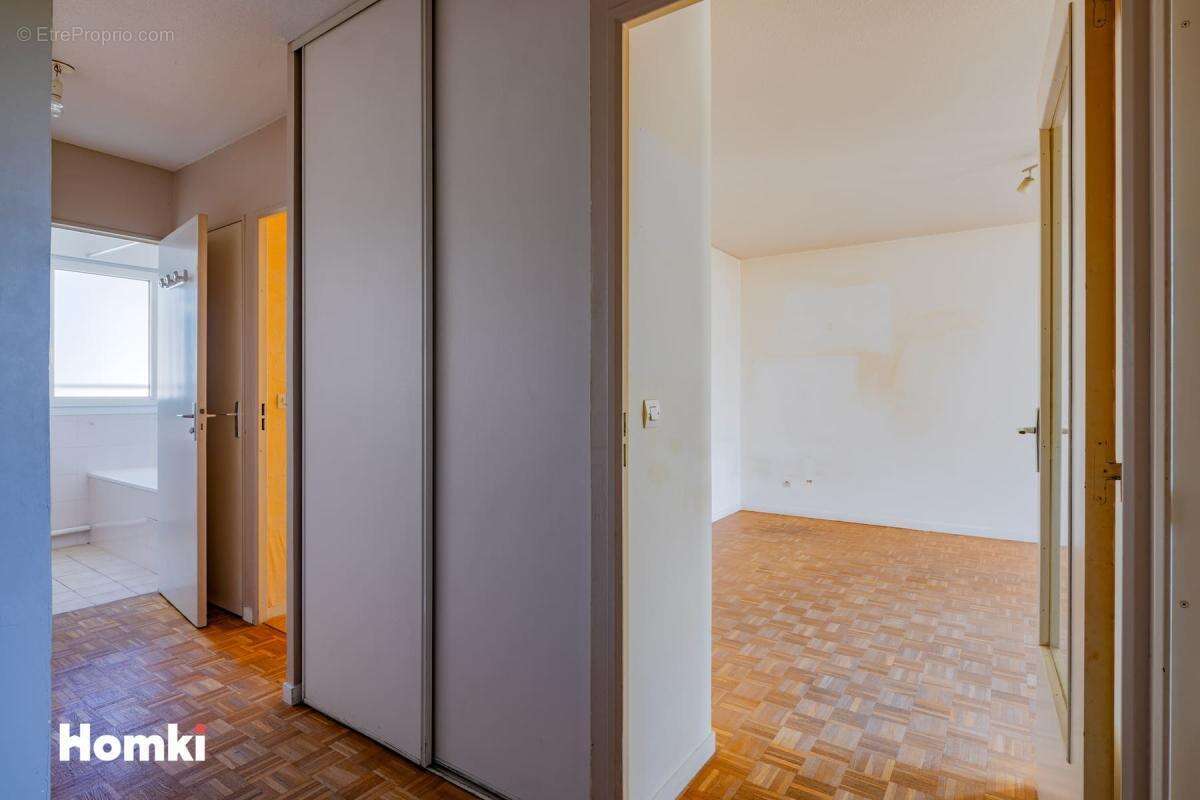Lyon 3ᵉ – T2 de 48,37 m2 avec balcon, garage et cave - Avenue Felix Faure - photo 6