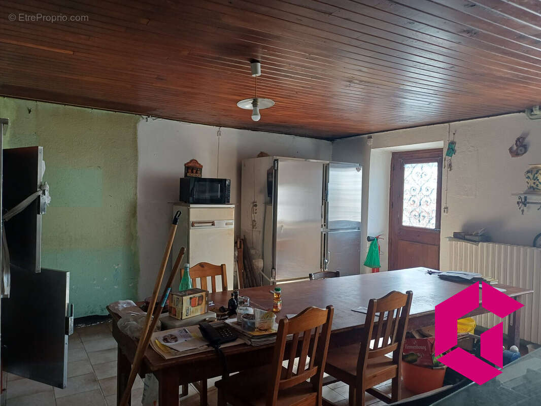 Maison à LE MAS-DE-TENCE