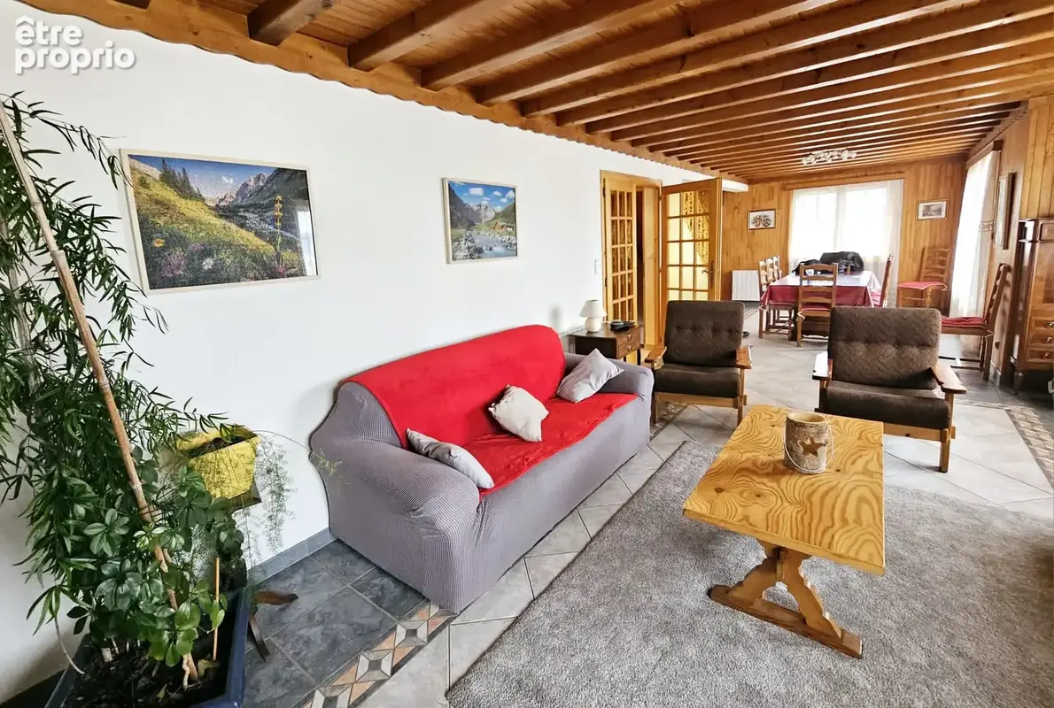 Les Chavannes, grand chalet avec terrain constructible - photo 5