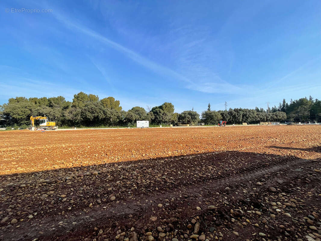 Terrain à SORGUES