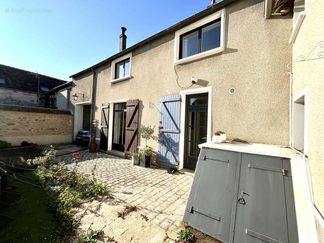 Maison à LA CHAPELLE-LA-REINE