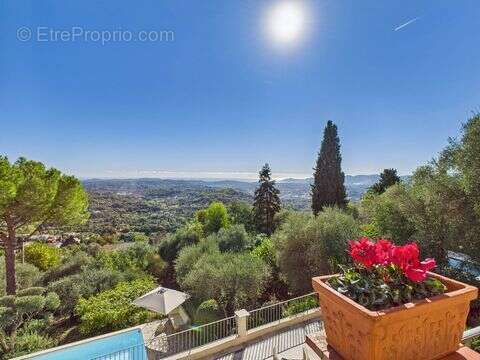 Maison 192 m² à Grasse  - photo 2