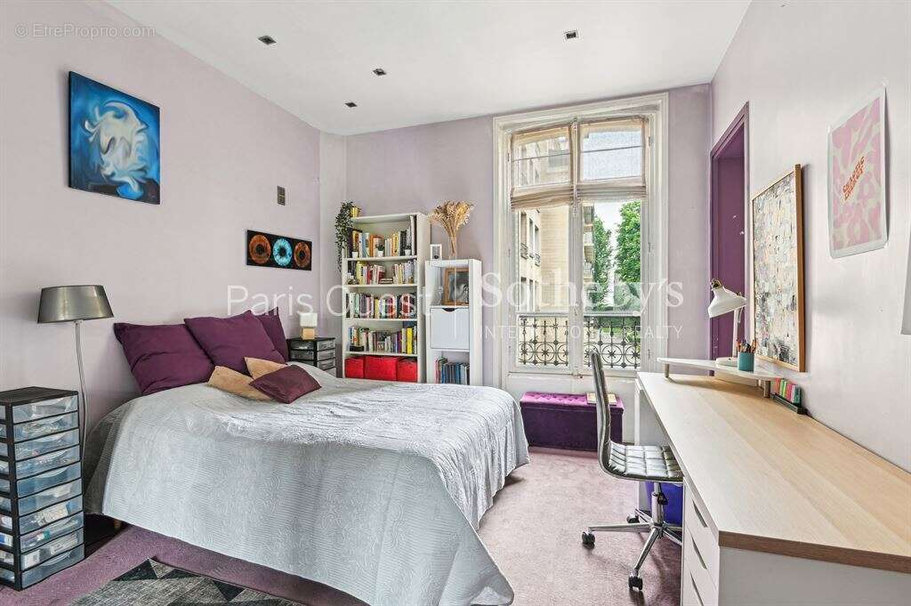 Appartement à NEUILLY-SUR-SEINE