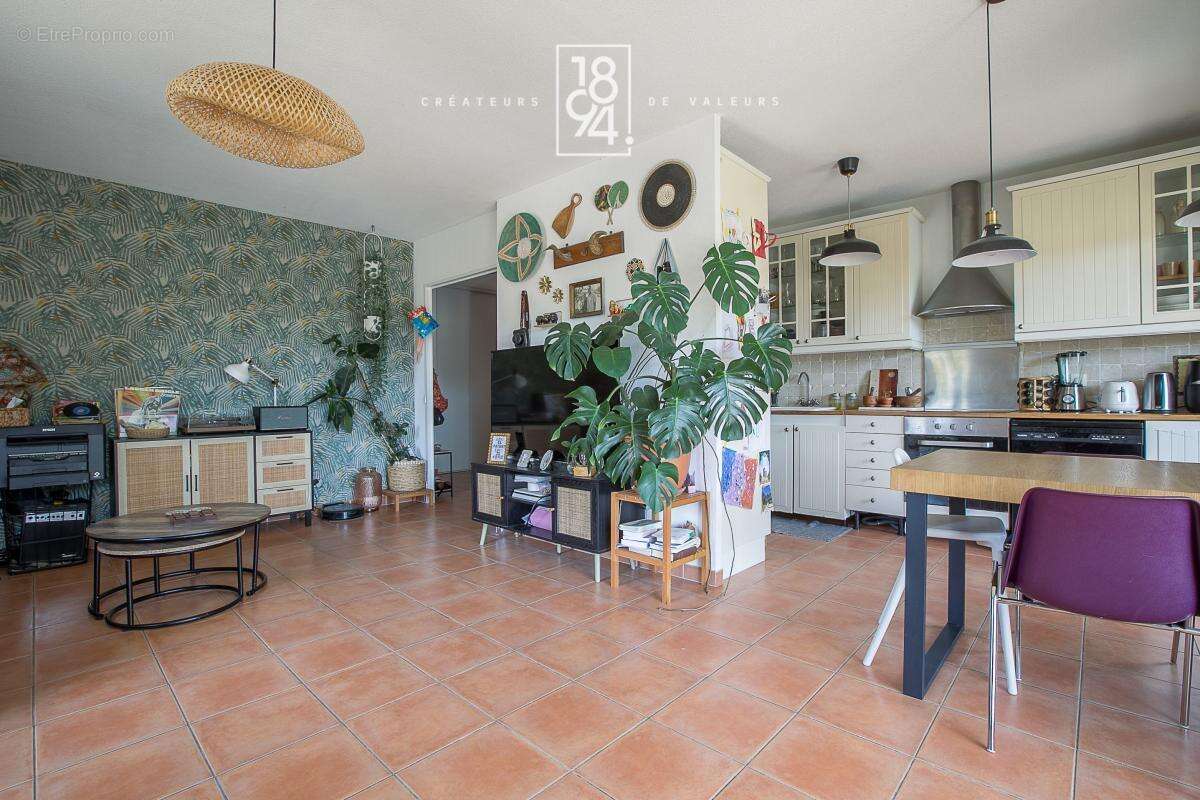 Appartement T3 à vendre Aix La Duranne (13100)  69 m²  Terrasse 14m2 I Parking - photo 2