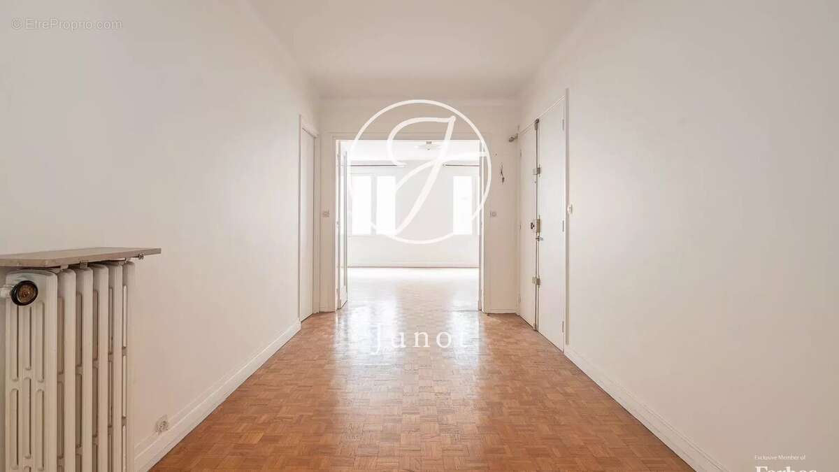 Appartement à PARIS-7E