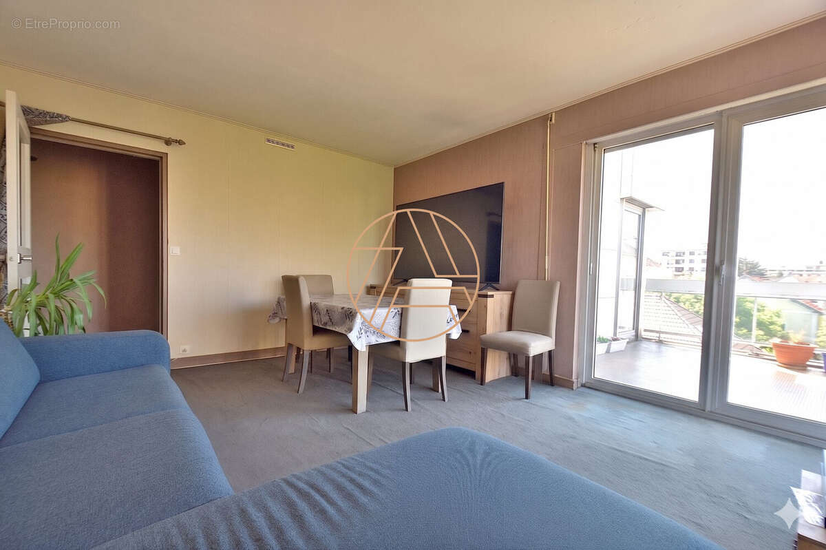 Appartement à SAINT-MAUR-DES-FOSSES