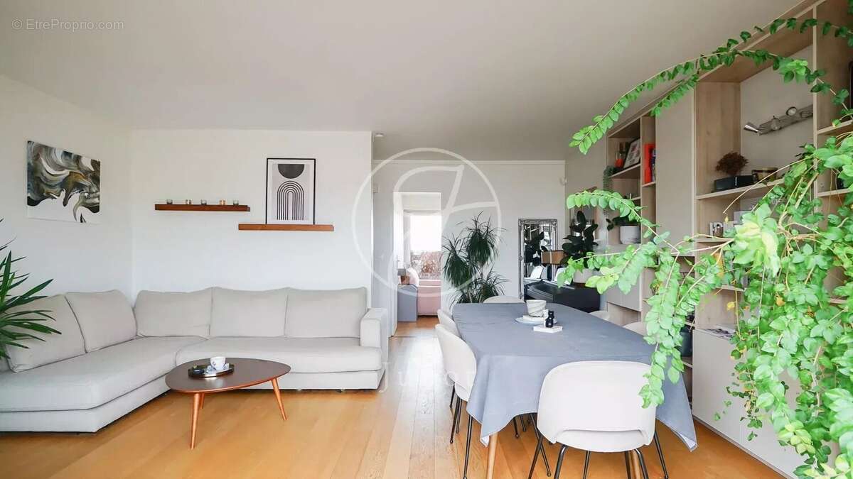 Appartement à PARIS-16E